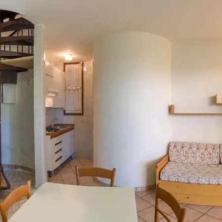 Terraced House With Garden And Pools 比比翁